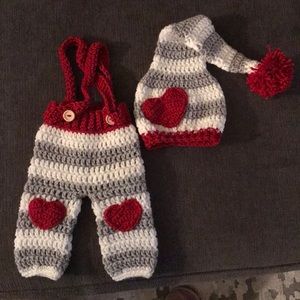 Baby knitted heart suspender and hat set